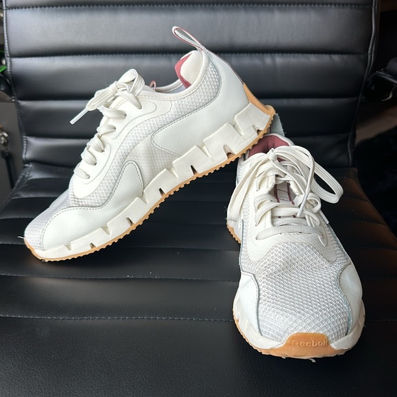 Reeboks - Picture 5 of 9